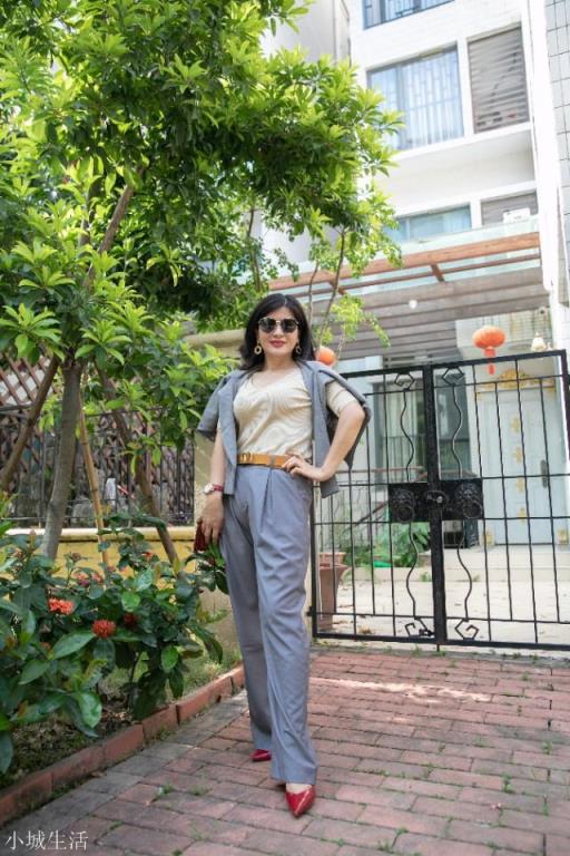 女人四十岁梨型身材怎么搭配衣服？
