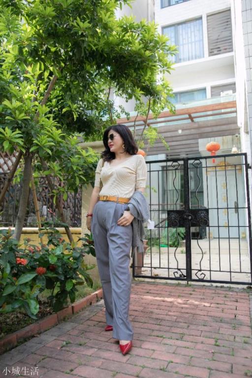 女人四十岁梨型身材怎么搭配衣服？