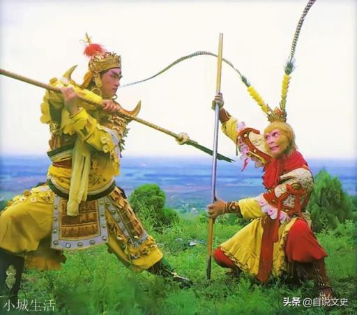 孙悟空的金箍棒号称13500斤，为什么还有妖怪能轻易拿起来？
