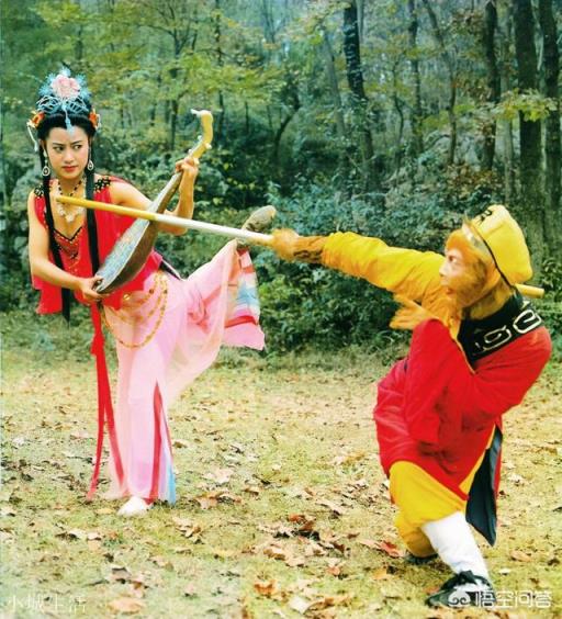 孙悟空的金箍棒号称13500斤，为什么还有妖怪能轻易拿起来？