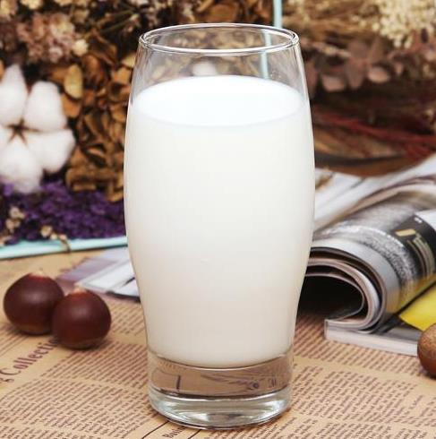 现挤的鲜牛奶能冷冻吗？鲜牛奶可以做成酸奶吗？