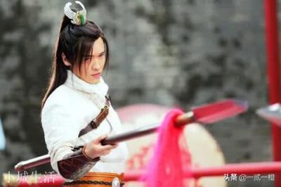 《說岳全傳》中，岳雷的領(lǐng)軍作戰(zhàn)才能比岳飛如何？