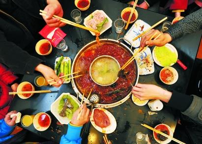 吃火锅注意事项:吃火锅尽量不要选择海鲜口味酱料