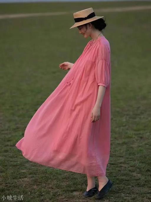 矮个又略显肥胖的中年女性，适合穿裙子吗？为什么？