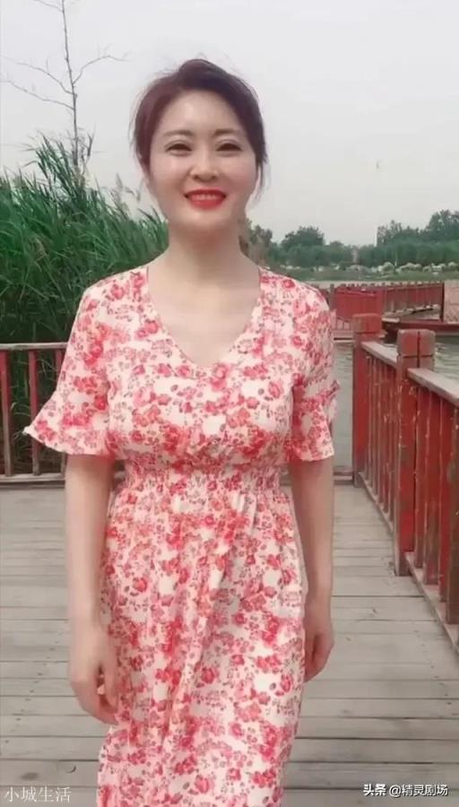 40岁阿姨怎么穿才能年轻又漂亮?