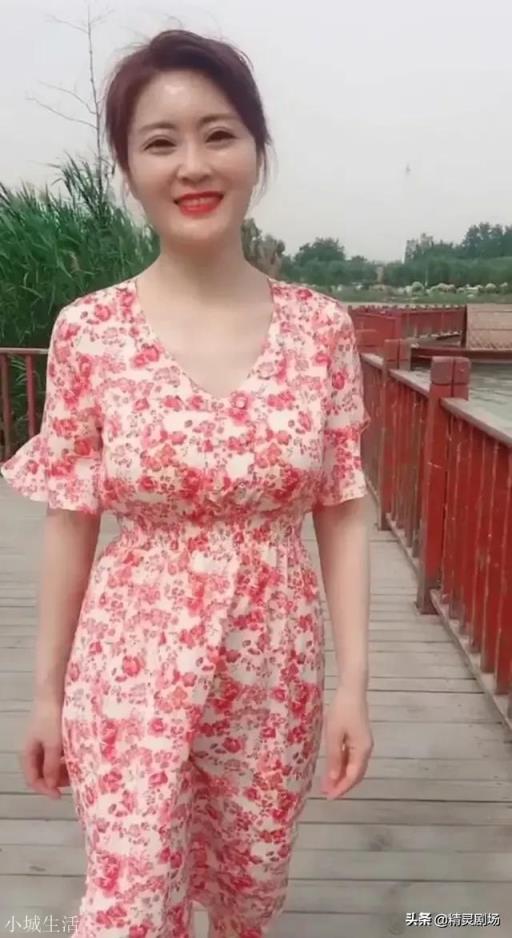 40岁阿姨怎么穿才能年轻又漂亮?