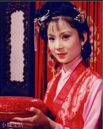 晴雯临死前为何要与贾宝玉换穿内衣？