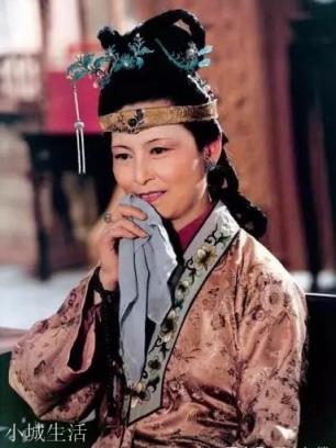 晴雯临死前为何要与贾宝玉换穿内衣？
