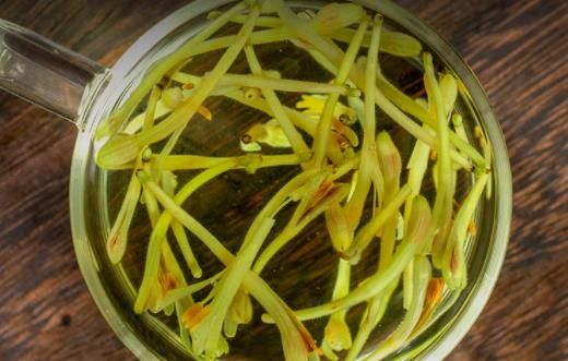 如何用微波炉烘干金银花 金银花和绿茶可以一起泡吗