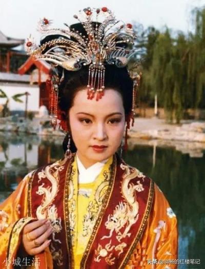 《红楼梦》里，元春省亲时为什么在夜里进行？