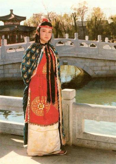 为什么《红楼梦》中开头要写甄士隐女儿被拐的事？