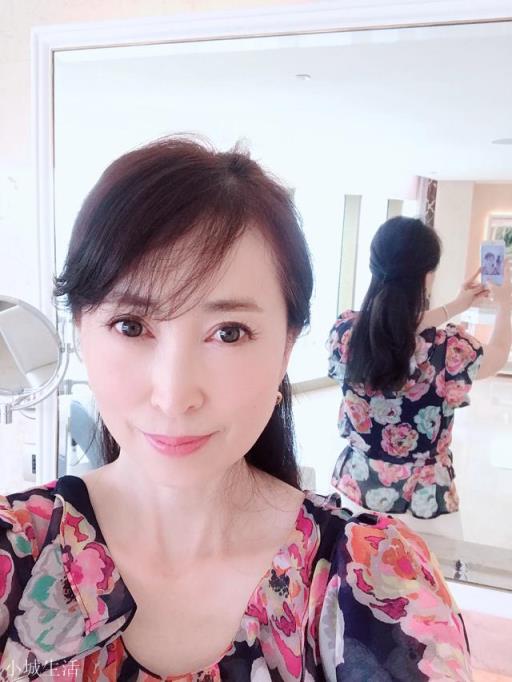 50岁的女人，怎样打扮才算漂亮、得体、优雅？