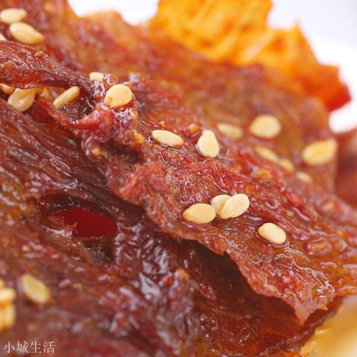 因肉片“薄如纸，色红亮”而得名的是四川达州地区的哪种美食？