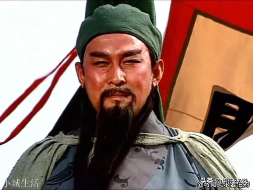 为什么在《三国演义》中，关羽总戴一顶绿色的帽子？