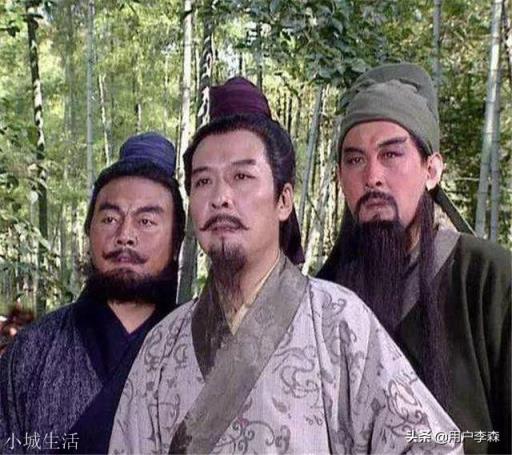 为什么在《三国演义》中，关羽总戴一顶绿色的帽子？
