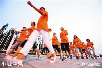 六十岁以上的人快走好还是慢跑好？为什么？