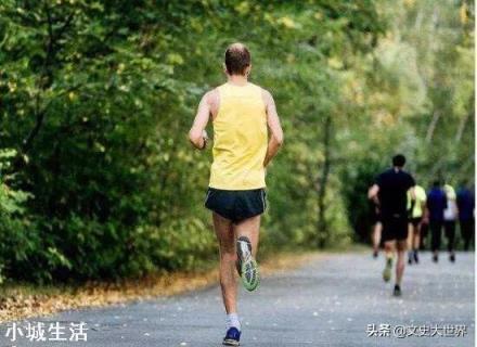 六十岁以上的人快走好还是慢跑好？为什么？