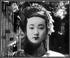 瑾妃在光绪年间和姐姐珍妃不睦，抚养溥仪后又逼死溥仪生母，如何评价她的一生？
