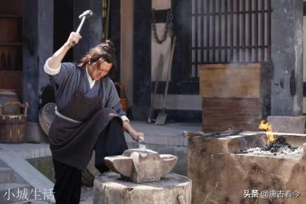 《隋唐演义》中，打铁出身的尉迟恭为什么武功那么厉害呢？