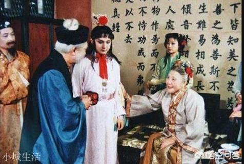 《红楼梦》中热闹非凡的清虚观打醮,小姐们都是带两个丫鬟,为什么林黛玉可以带三个?你怎么看?