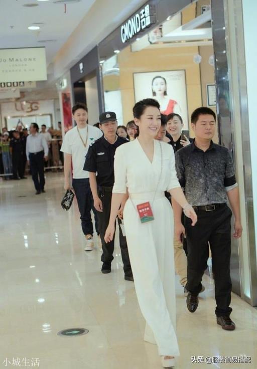 本来不到四十的年龄,却像五十的外貌,怎么样打扮才能让自己年轻些啊?面膜,服装?