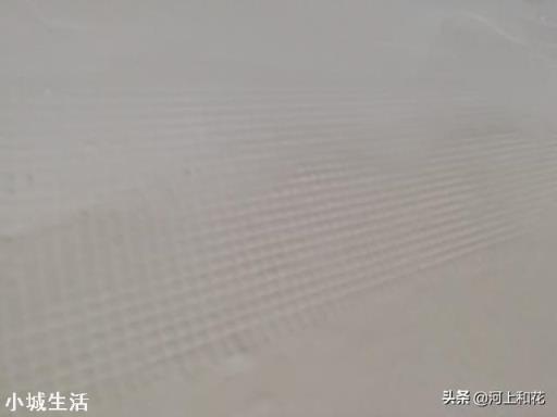 墙面很平整的情况下刮腻子只刮一遍够了吗？