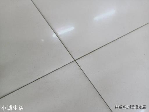 厨房地板砖缝隙发黑怎么处理？