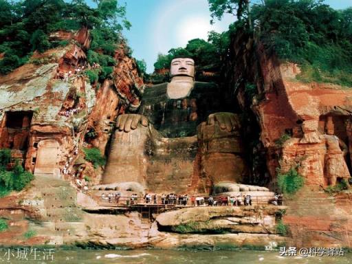 乐山大佛4次闭眼，为什么一个石雕像也会有动作？
