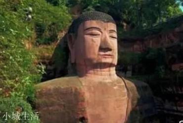 乐山大佛4次闭眼，为什么一个石雕像也会有动作？