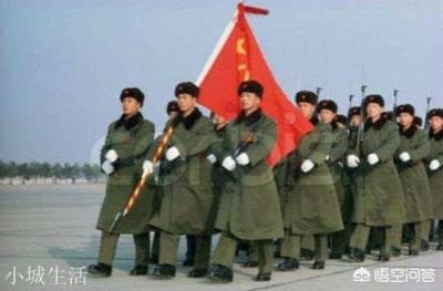 军大衣发明100多年，曾在中国风靡一时，为啥07年被我军淘汰？