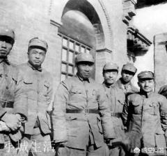 军大衣发明100多年，曾在中国风靡一时，为啥07年被我军淘汰？