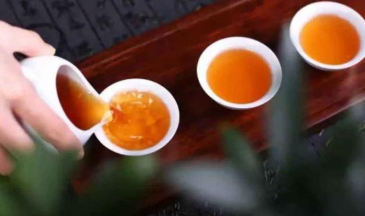 患了白内障有哪些并发症？白内障患者有哪些日常保健？