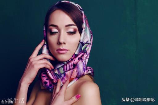 50来岁的女人穿什么风格的衣服时尚又不显装嫩？