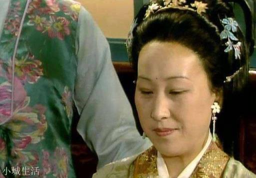 《红楼梦》里薛姨妈为何住进林黛玉的潇湘馆而不是薛宝钗的蘅芜院？