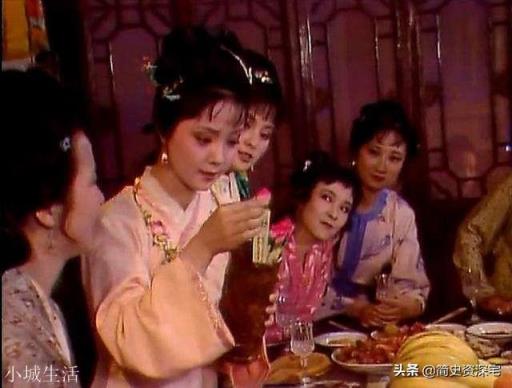 《红楼梦》里贾府是怎样为黛玉过生日的？