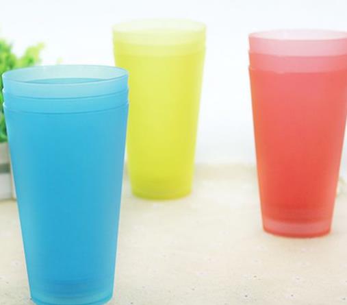 刚买回来的塑料杯子要不要烫?塑料杯子能用开水煮消毒吗
