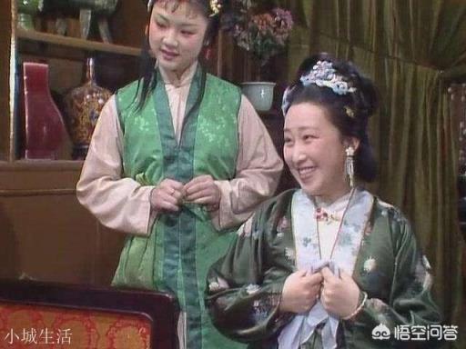 薛姨娘分宫花，贾家三姐妹首位黛玉放其后，为何如此安排？