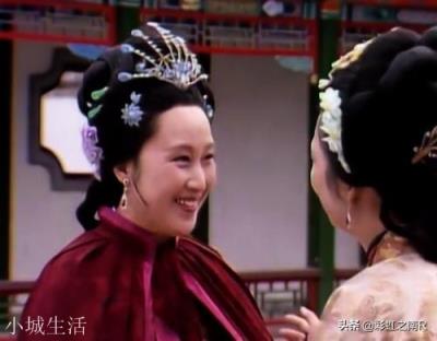 薛姨娘分宫花，贾家三姐妹首位黛玉放其后，为何如此安排？