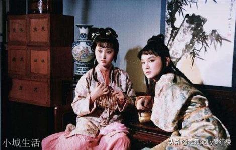 薛姨娘分宫花，贾家三姐妹首位黛玉放其后，为何如此安排？