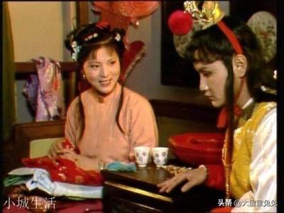 一直很喜欢袭人，觉得她很温柔，很细心。很善良。为什么有那么多人不喜欢袭人？为什么有人说是袭人害了晴雯？