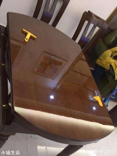 给家具是贴膜好还是配玻璃好？