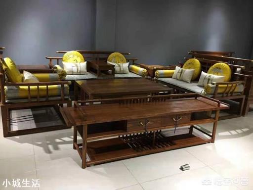 给家具是贴膜好还是配玻璃好？