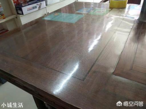 给家具是贴膜好还是配玻璃好？