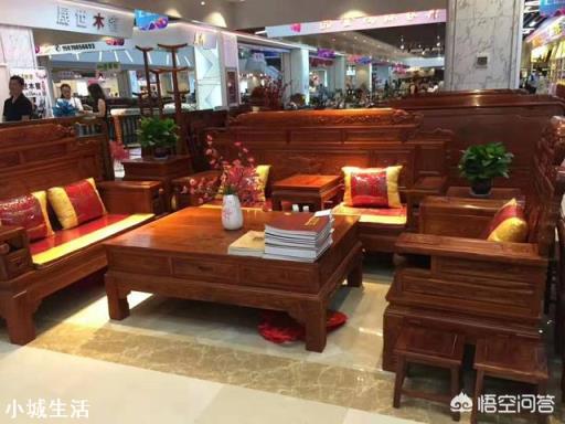 给家具是贴膜好还是配玻璃好？
