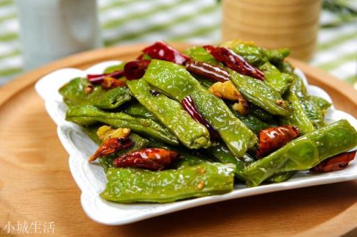 干煸四季豆怎么做,四季豆用先焯水吗?