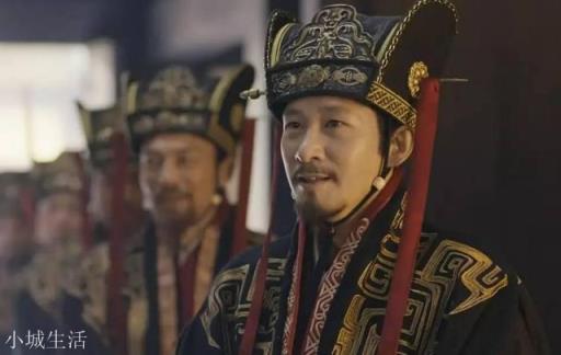 曹操称魏王，送荀彧一个空食盒是什么意思？