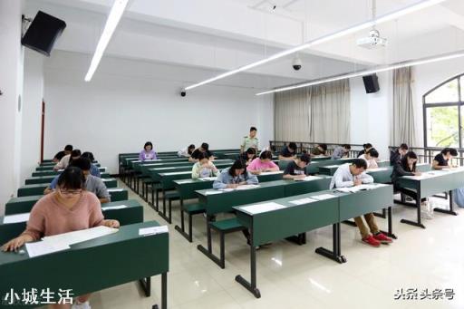 表弟是一名大学生士兵，想报考军队文职人员，有什么需要注意的？