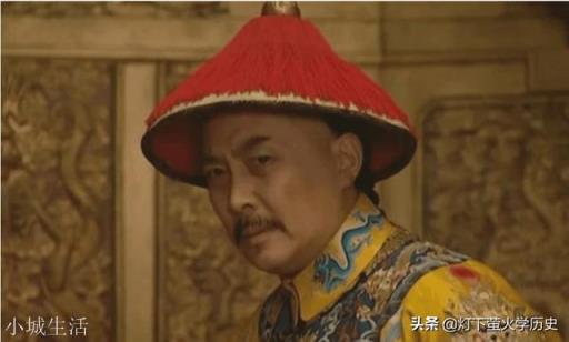 《雍正王朝》中，为什么图里琛在山西诺敏处故意暴露自己是粘杆处管带？