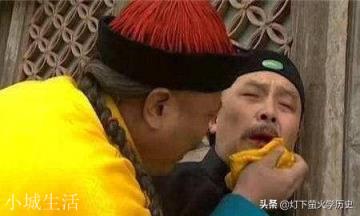 《雍正王朝》中，为什么图里琛在山西诺敏处故意暴露自己是粘杆处管带？