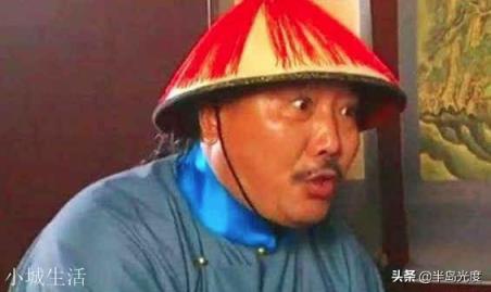 《雍正王朝》中，为什么图里琛在山西诺敏处故意暴露自己是粘杆处管带？